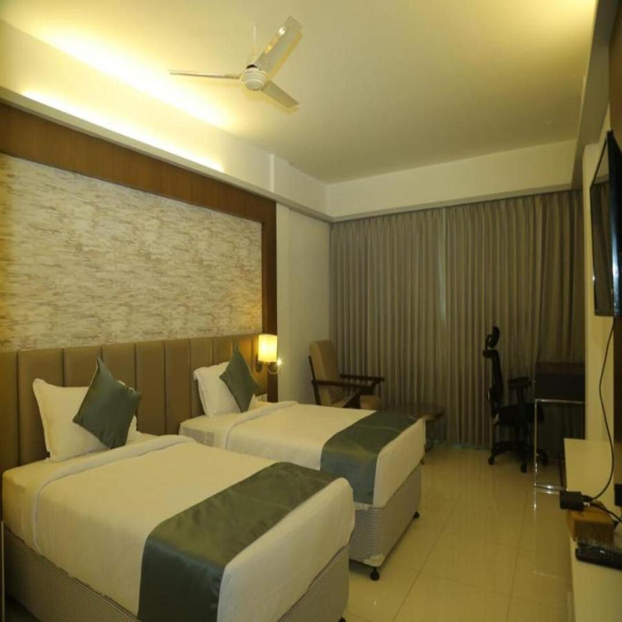 Hotel Konark Khammam Екстериор снимка